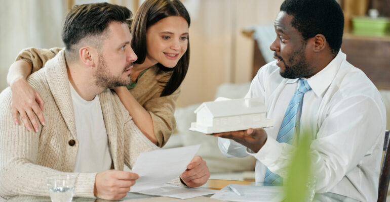 choosing between fixed rate and variable rate home loan